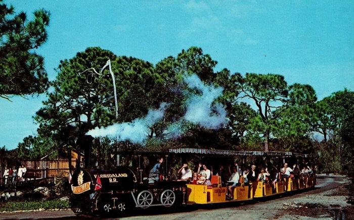 Floridaland - Vintage Postcard (newer photo)